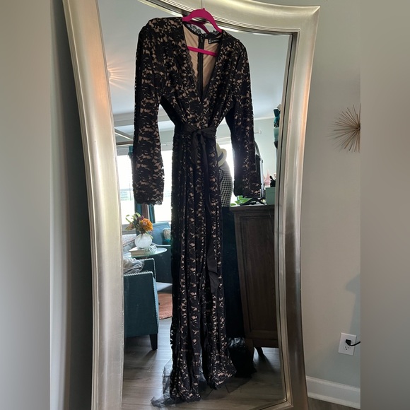 Puurr into date night in dawning this long sleeve deep v neck lace catsuit - Picture 5 of 10